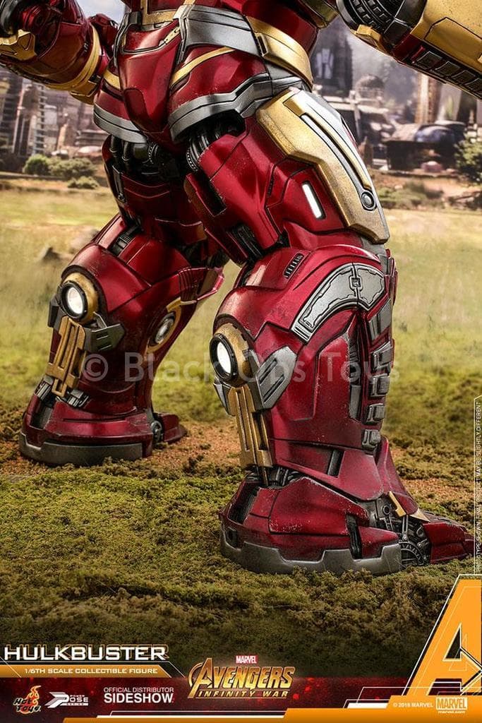 Load image into Gallery viewer, Avengers: Infinity War - Hulkbuster Power Pose - MINT IN BOX
