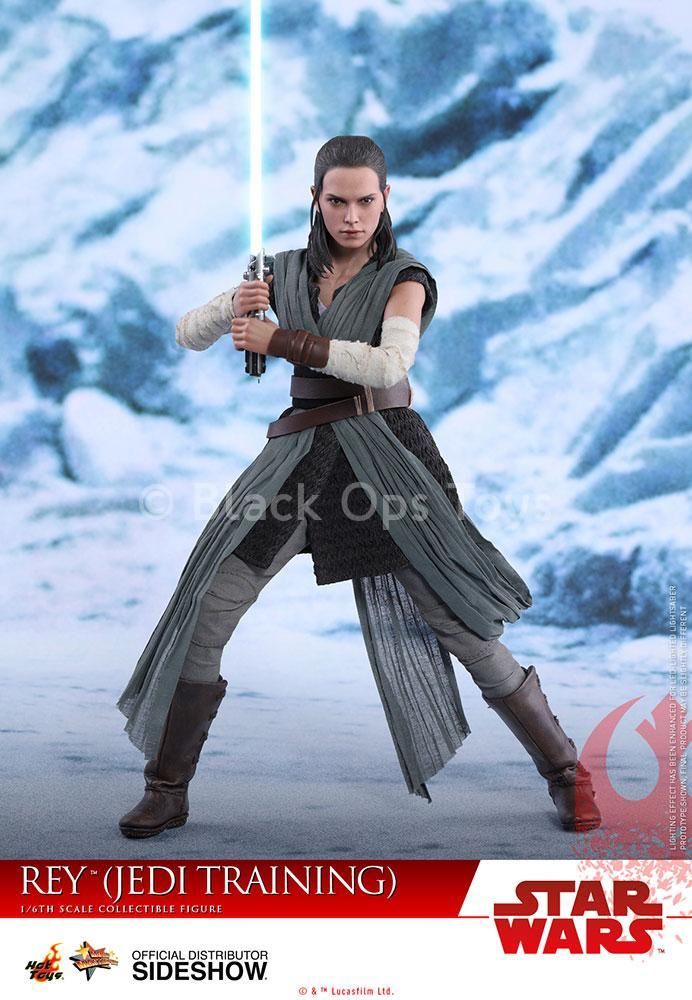 Load image into Gallery viewer, STAR WARS - Rey Jedi Training - Porg w/Closed Wing Gesture
