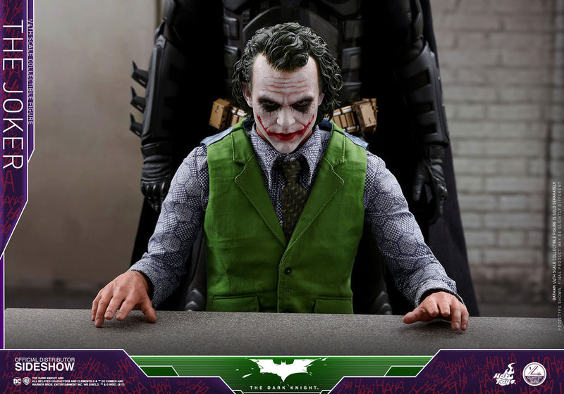 Load image into Gallery viewer, 1/4 scale - The Dark Knight - Joker - Exclusive Edition - MINT IN BOX
