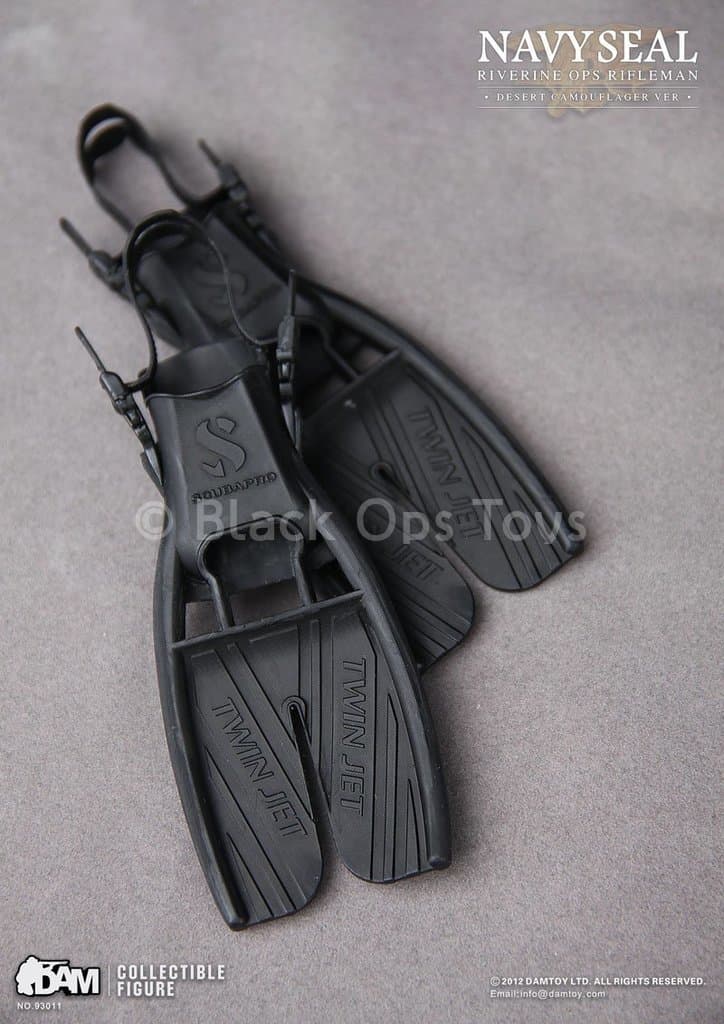 Load image into Gallery viewer, Riverine Ops Rifleman - Desert Camo Version - MINT IN BOX
