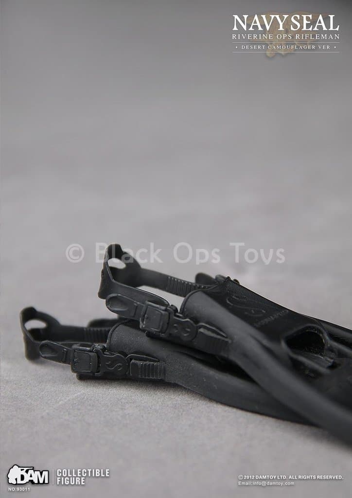 Load image into Gallery viewer, Riverine Ops Rifleman - Desert Camo Version - MINT IN BOX
