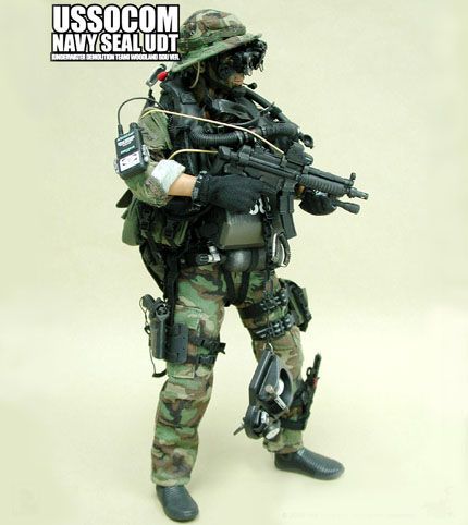 Load image into Gallery viewer, USSOCOM Navy Seal UDT Woodland- Black Dive Fins
